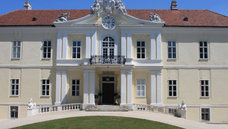 Vorderansicht Liechtenstein-Schloss Wilfersdorf, © Huysza