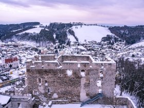 Ausblick von der Burgruine Kirchschlag, © Wiener Alpen in Niederösterreich