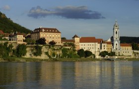 Aussenansicht Dürnstein und Schloss, © Hotel Schloss Dürnstein GmbH