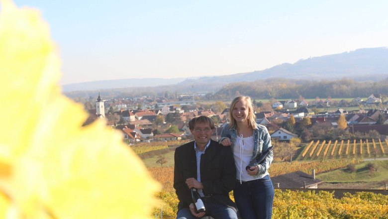 Familie Mittelbach im Weingarten, © Weingut Mittelbach