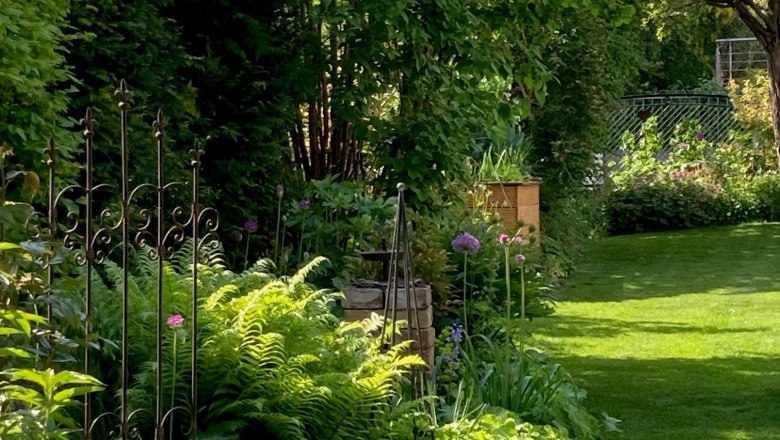 Staudenbeete geben den Rahmen für Gartenräume., © Christine Hammerschick