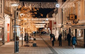 Wiener Neustadt im Advent, © busyshutters