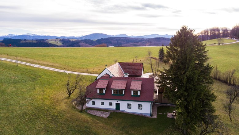 Stein im Holz Außenansicht, © Zeiner