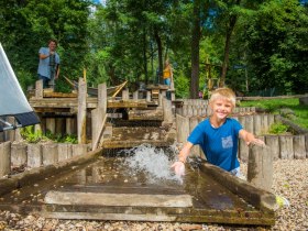 Kind Wasserspielplatz DIE GARTEN TULLN, © DIE GARTEN TULLN