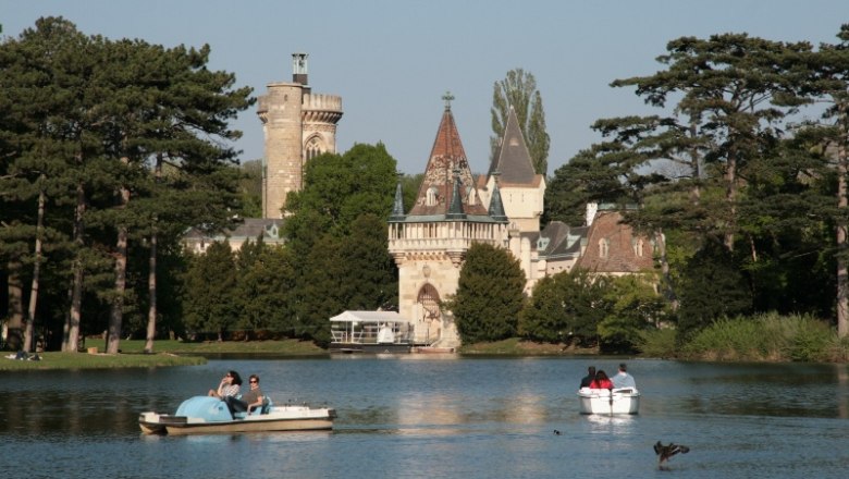 Der weltberühmte Blick über den Schlossteich zur Franzensburg, © SLBG/Wolfgang Mastny