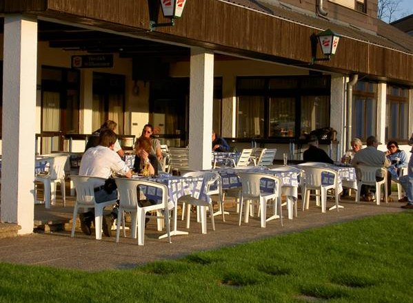 Sitzgruppe Garten, © Gasthaus zum Tennisstüberl