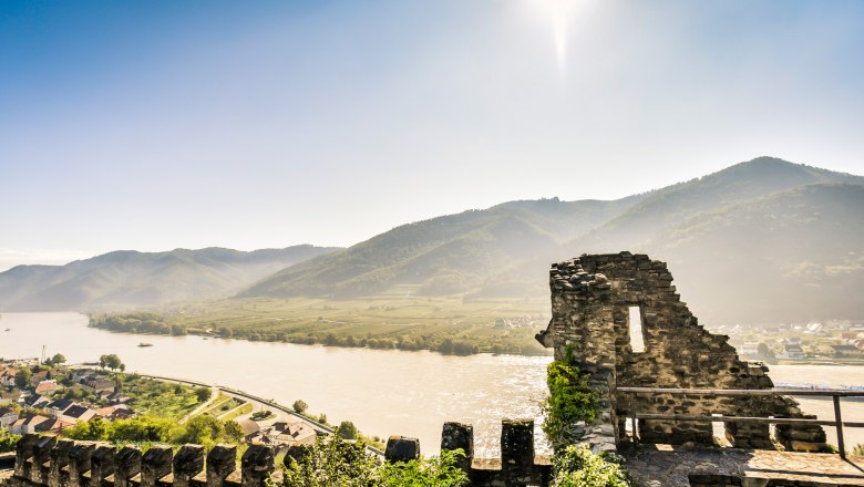 Ausblick von der Ruine Hinterhaus auf Spitz, © Robert Herbst