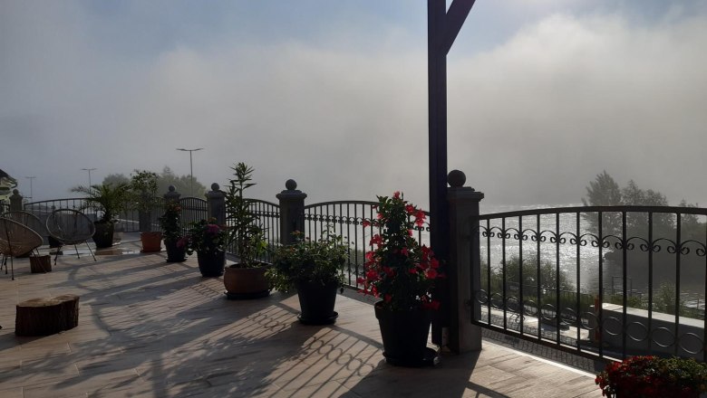 Ausblick von der Terrasse im Nebel, © Georg Smolka