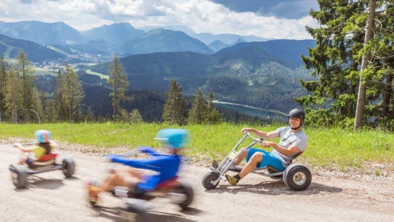 Mit den Mountaincarts geht's flott ins Tal, © Bergbahnen Mitterbach