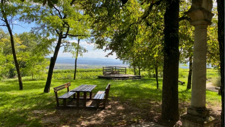 Dreifaltigkeitssäule Feuersbrunn, © Region Wagram Stefan Czamutzian