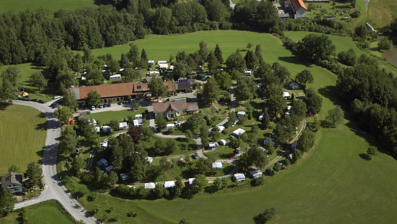 Campinginsel im Grünen, © Reinhard Wallentin