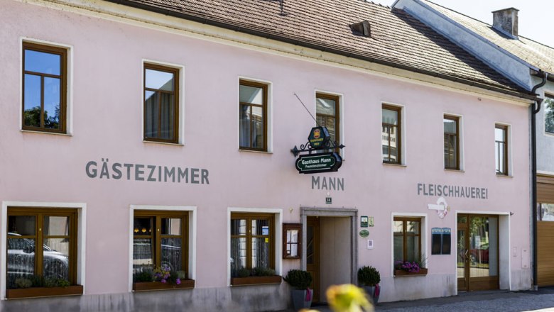 Wirtshaus mit Gastgarten im Innenhof, © Niederösterreich Werbung/David Schreiber