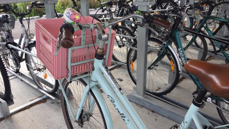 Radradreparatur am Donauradweg in Stockerau, © Donau Niederösterreich Tourismus, Lydia Hölterer