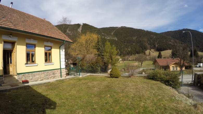 Vorgarten mit Blick auf Himberg, © dmgrauszer