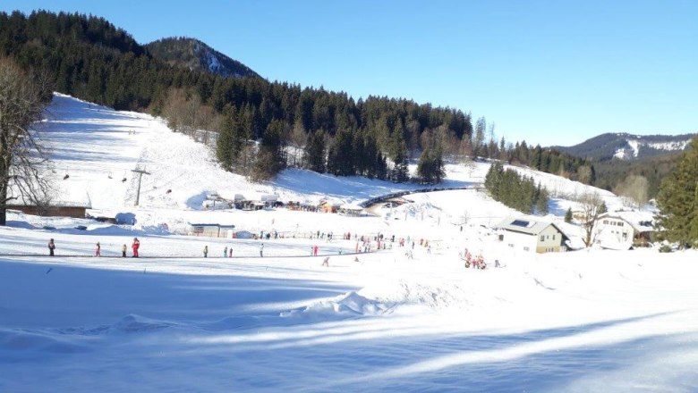 Ferienwohnung Familie Teufel, Blick aus dem Fenster ins Skigebiet, © Teufel Maria