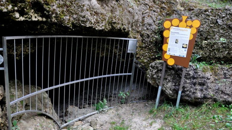 Eingang zur Muschelhöhle, © Marktgemeinde Röschitz